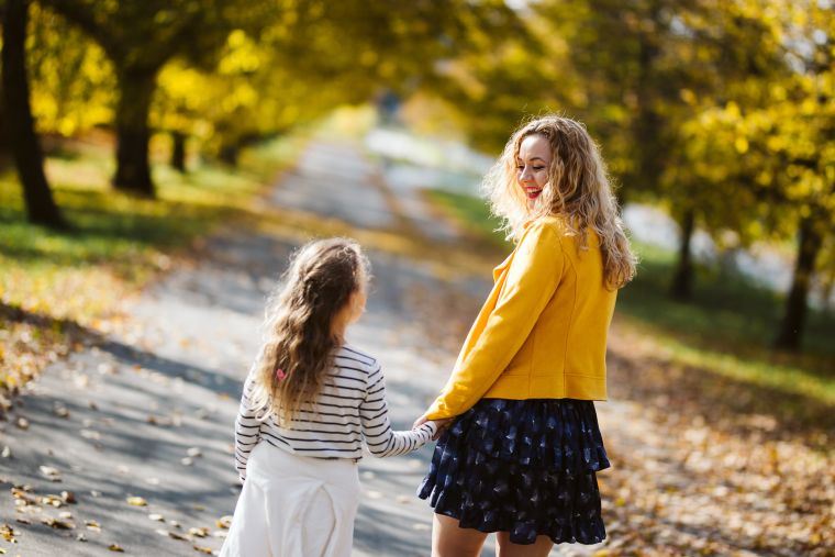 Mama i dziecko pod parasolem Kielce